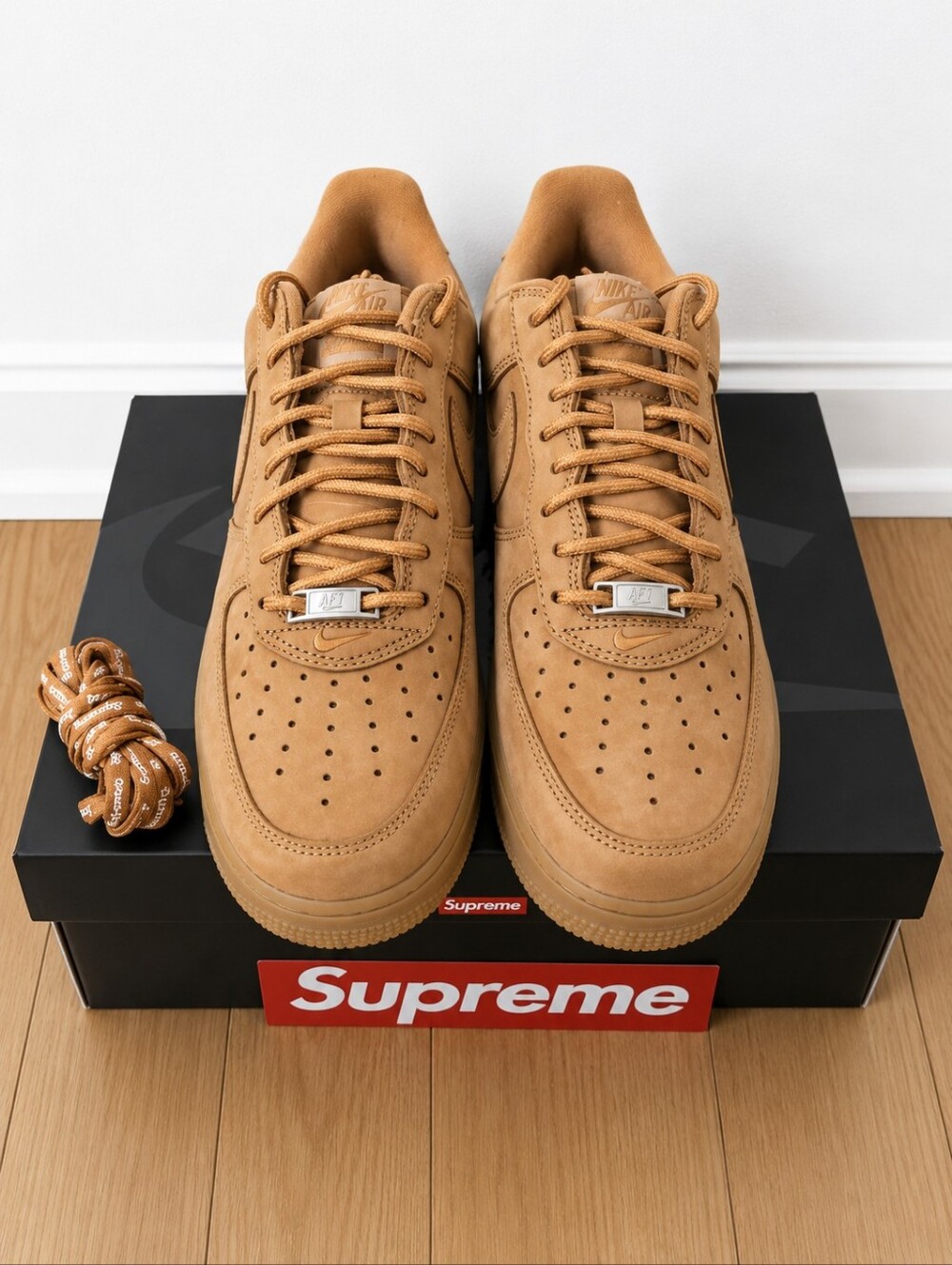 Supreme x Nike Air Force 1 Low in Wheat Brown - Picture 3 of 3